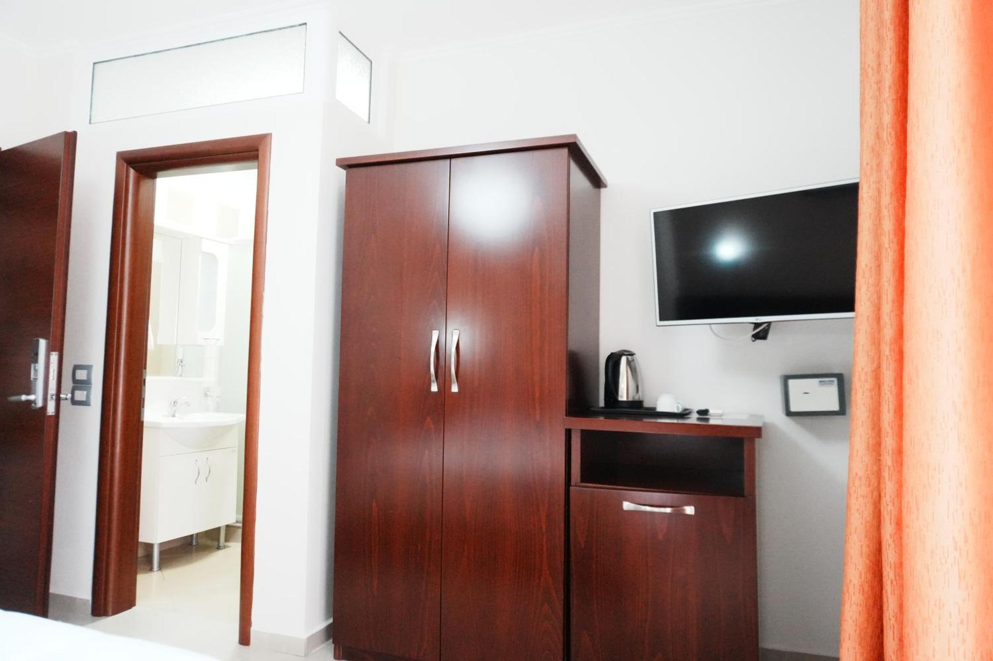 Hotel Mediterrane Sarandë Eksteriør bilde
