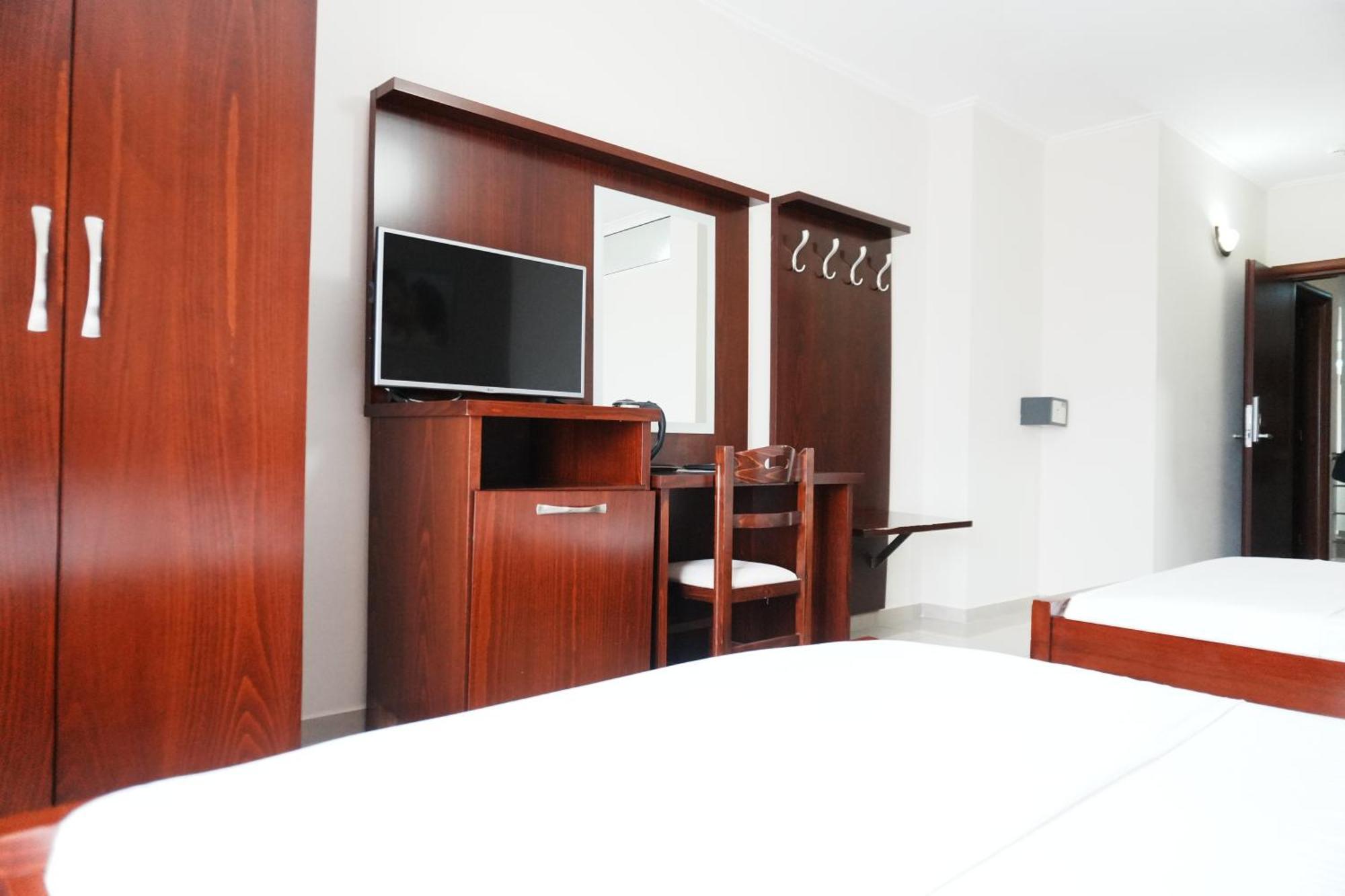 Hotel Mediterrane Sarandë Eksteriør bilde