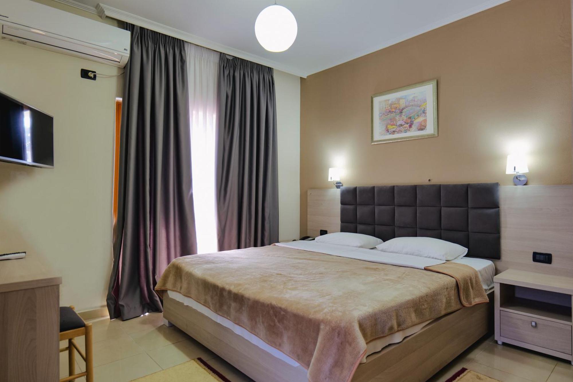 Hotel Mediterrane Sarandë Eksteriør bilde