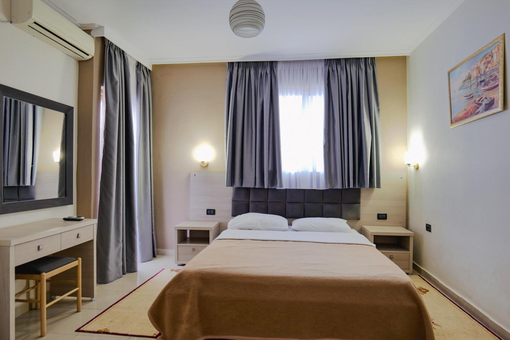 Hotel Mediterrane Sarandë Eksteriør bilde