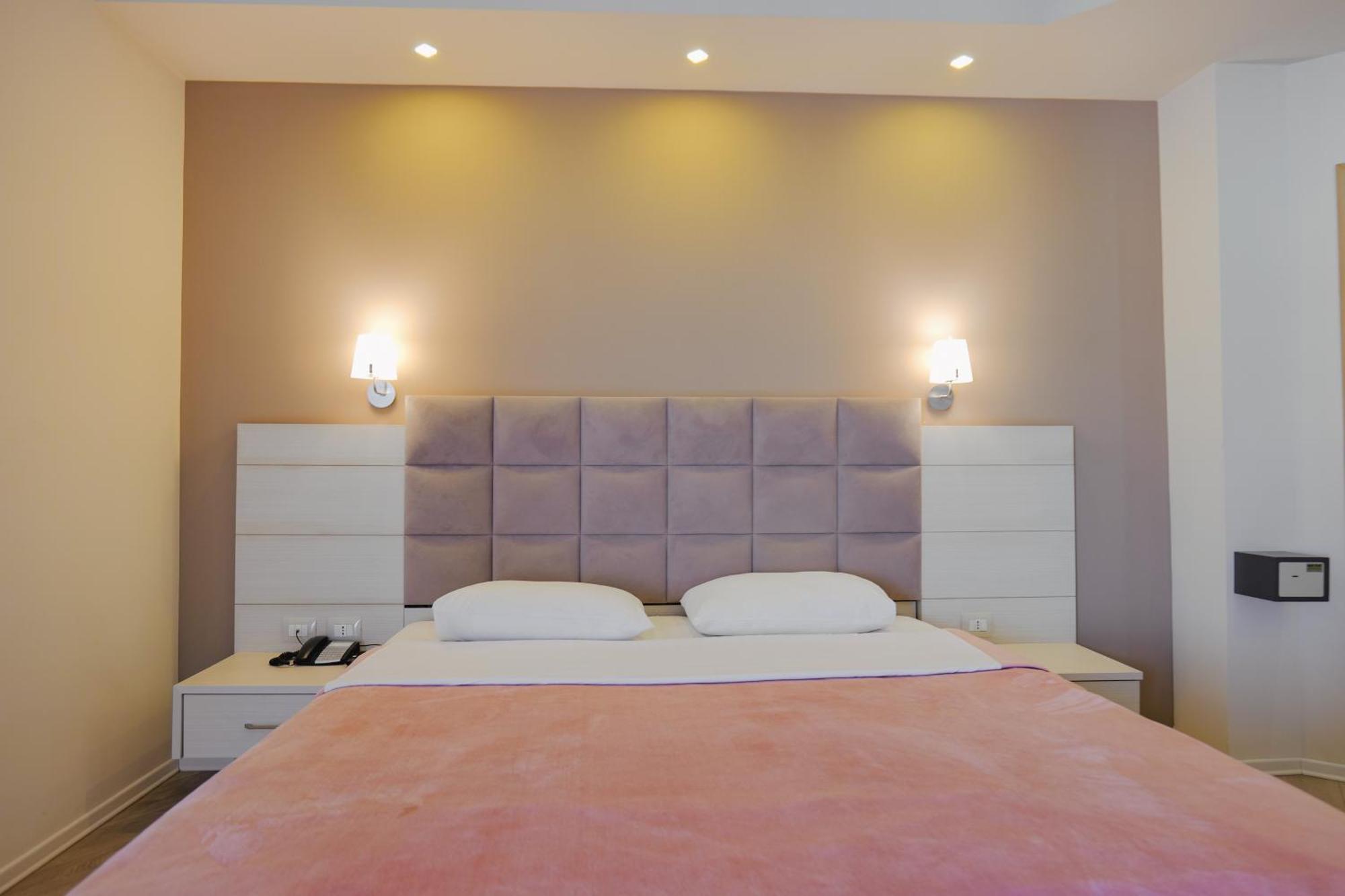 Hotel Mediterrane Sarandë Eksteriør bilde