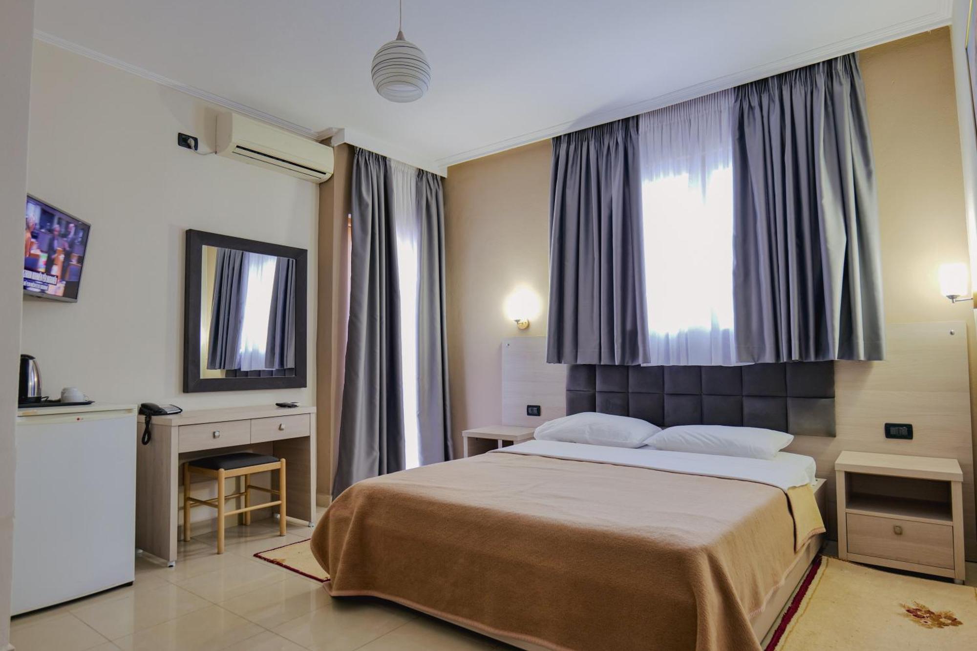 Hotel Mediterrane Sarandë Eksteriør bilde