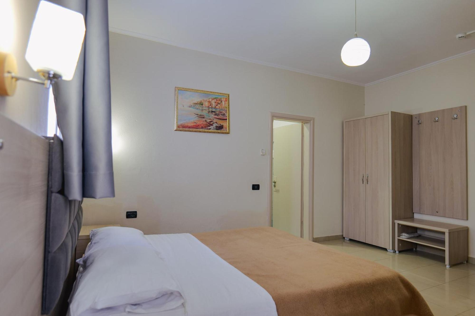 Hotel Mediterrane Sarandë Eksteriør bilde