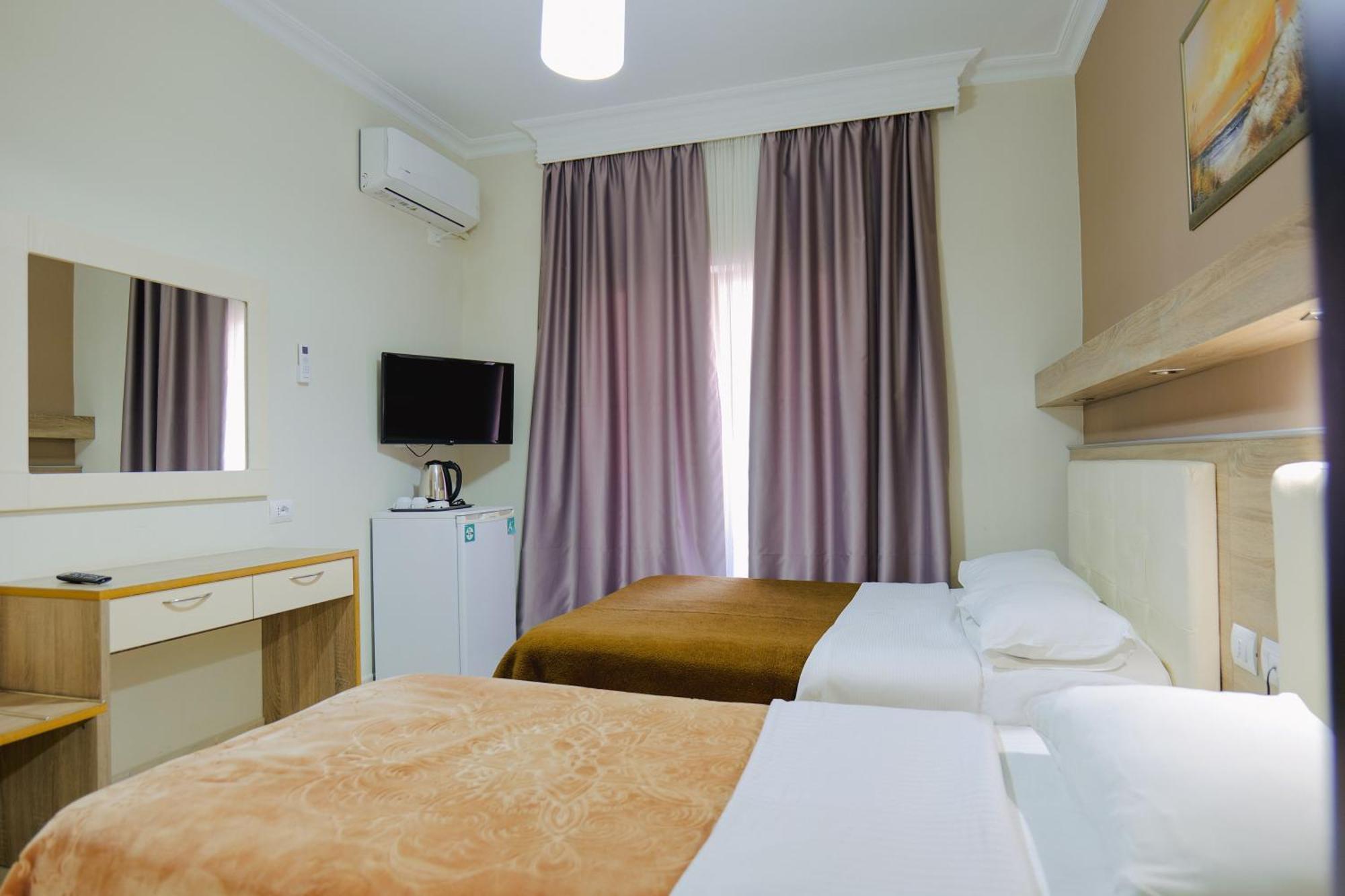 Hotel Mediterrane Sarandë Eksteriør bilde