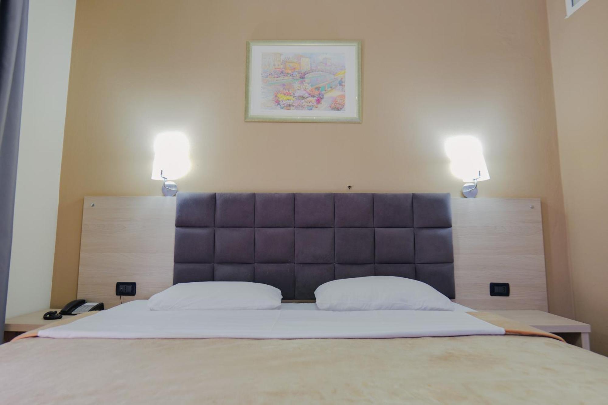 Hotel Mediterrane Sarandë Eksteriør bilde