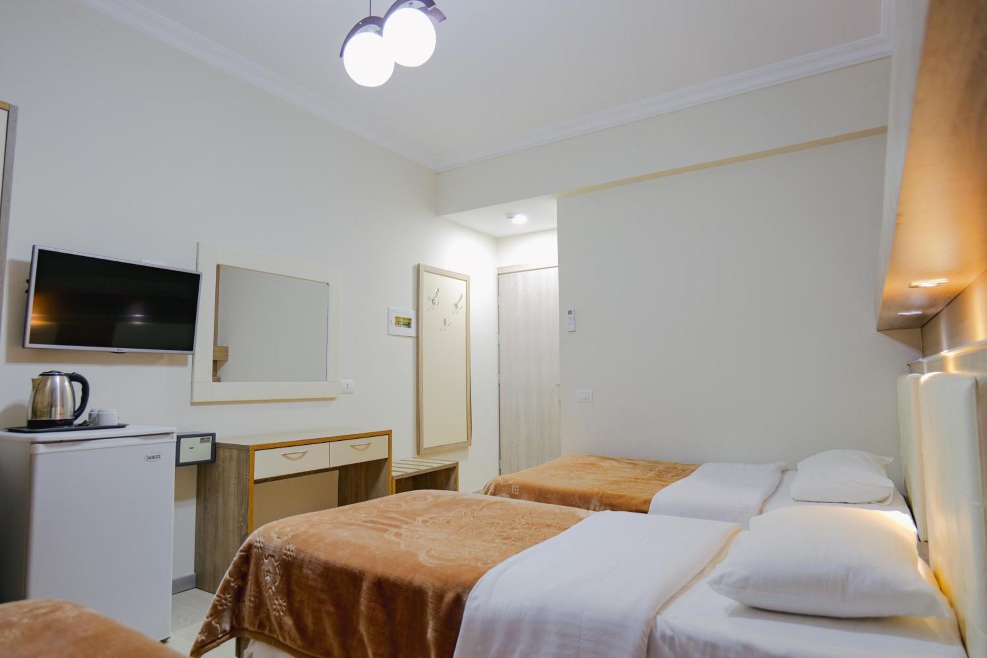 Hotel Mediterrane Sarandë Eksteriør bilde