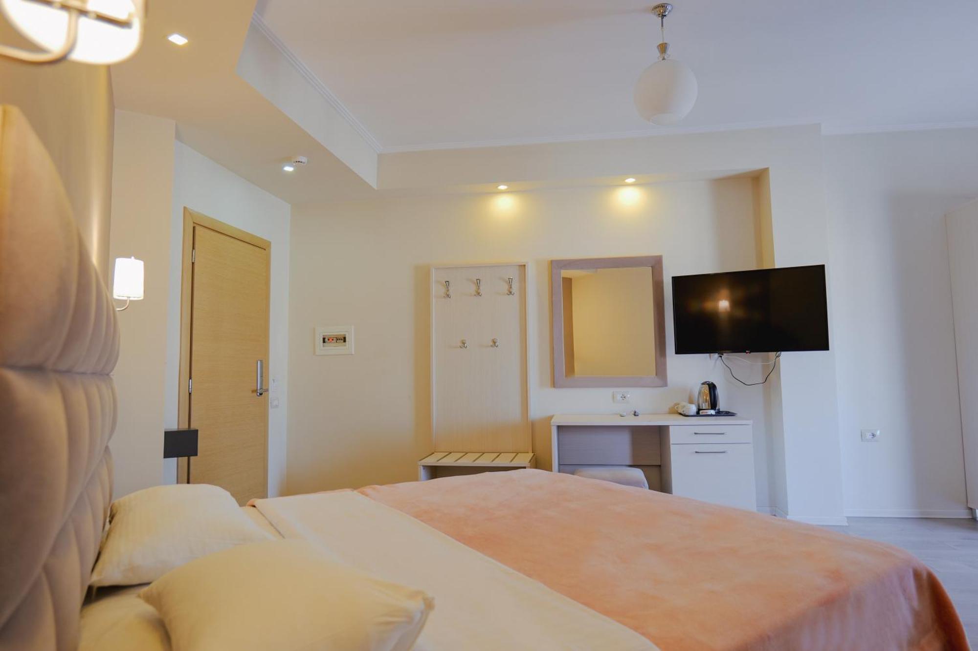 Hotel Mediterrane Sarandë Eksteriør bilde